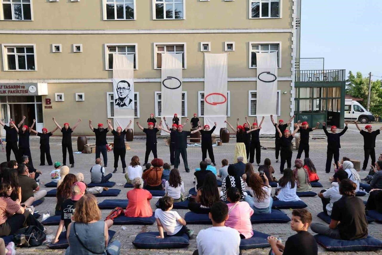 DÜZCE ÜNİVERSİTESİ SANAT, TASARIM VE MİMARLIK FAKÜLTESİ TARAFINDAN DÜZENLENEN VE FAKÜLTENİN 10...