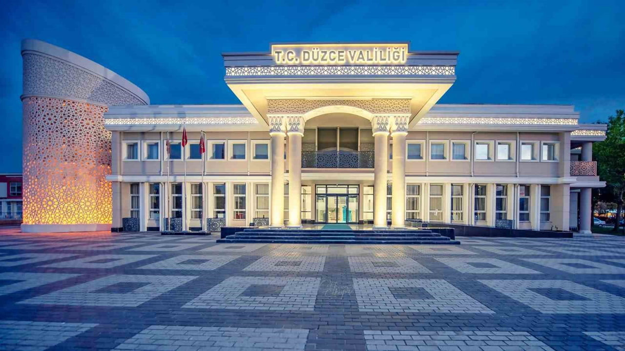 DÜZCE VALİLİĞİ, KENT GENELİNDE KURULAN İKAZ VE ALARM SİSTEMİNİN DEVREYE ALINMASI İÇİN HAZİRAN AYI...