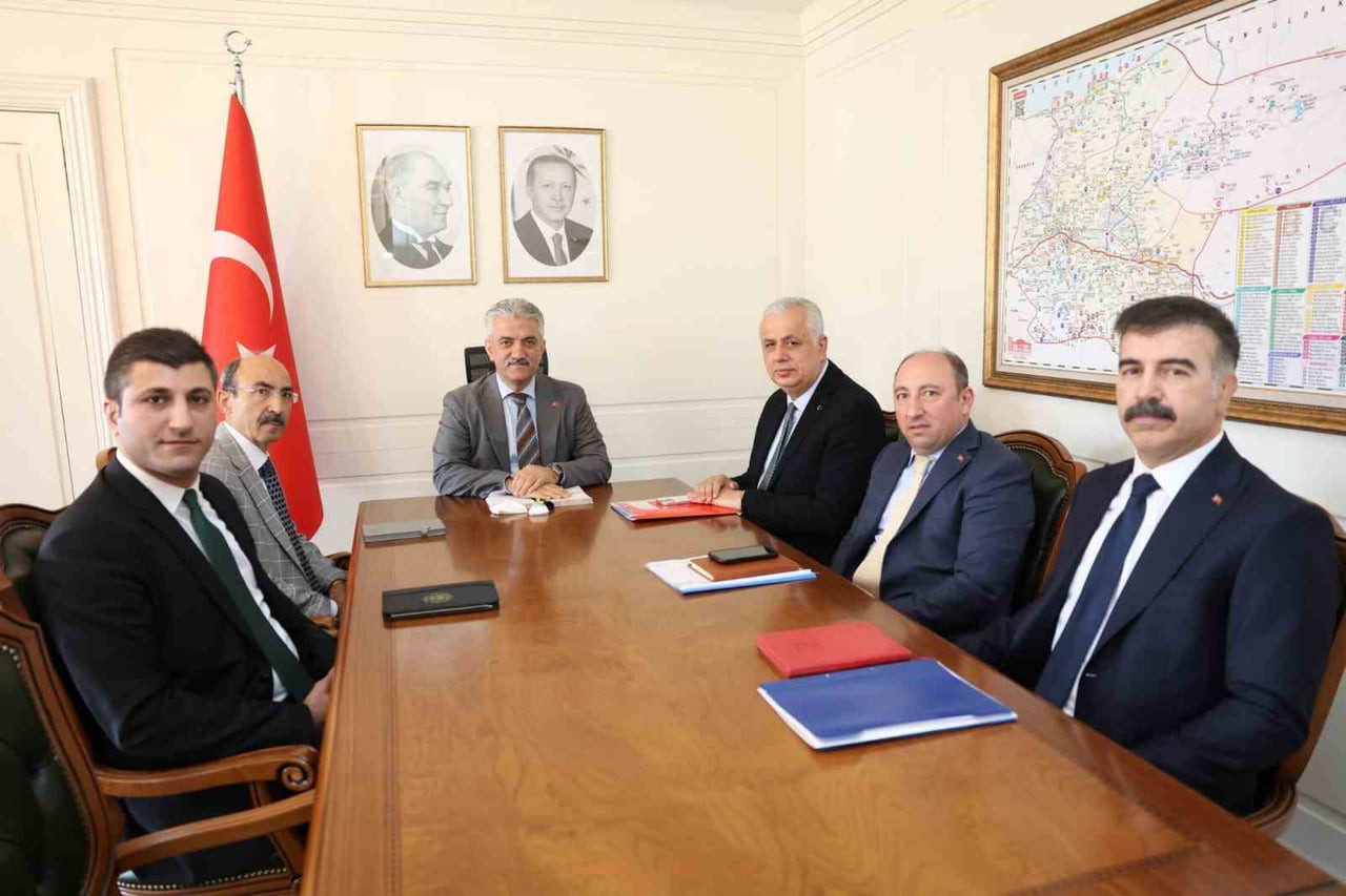 DÜZCE VALİSİ MEHMET MAKAS BAŞKANLIĞINDA GERÇEKLEŞTİRİLEN HAFTALIK DEĞERLENDİRME TOPLANTISINDA...