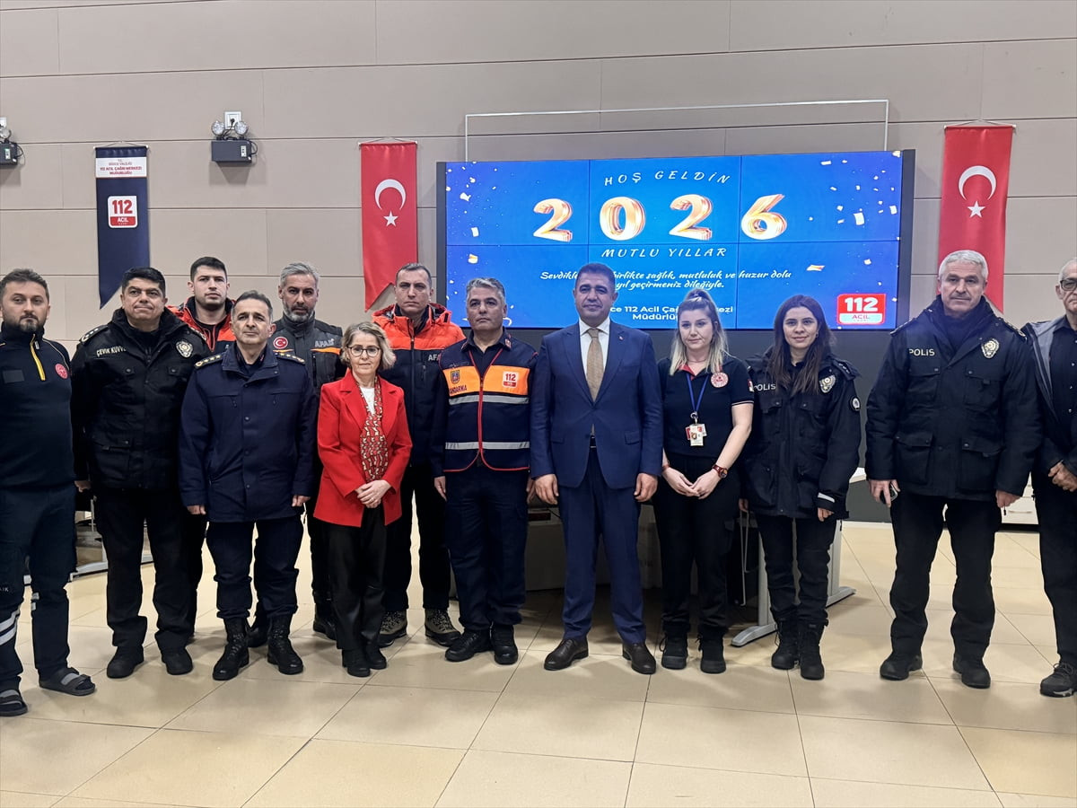 Düzce Valisi Selçuk Aslan (sağ 4), yılbaşı tedbirleri kapsamında polis ve jandarma tarafından...