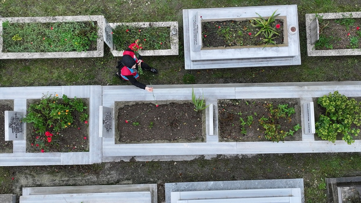 Düzce'de 12 Kasım 1999'da meydana gelen depremde yaşamını yitirenler, afetin 26. yılında dualarla...