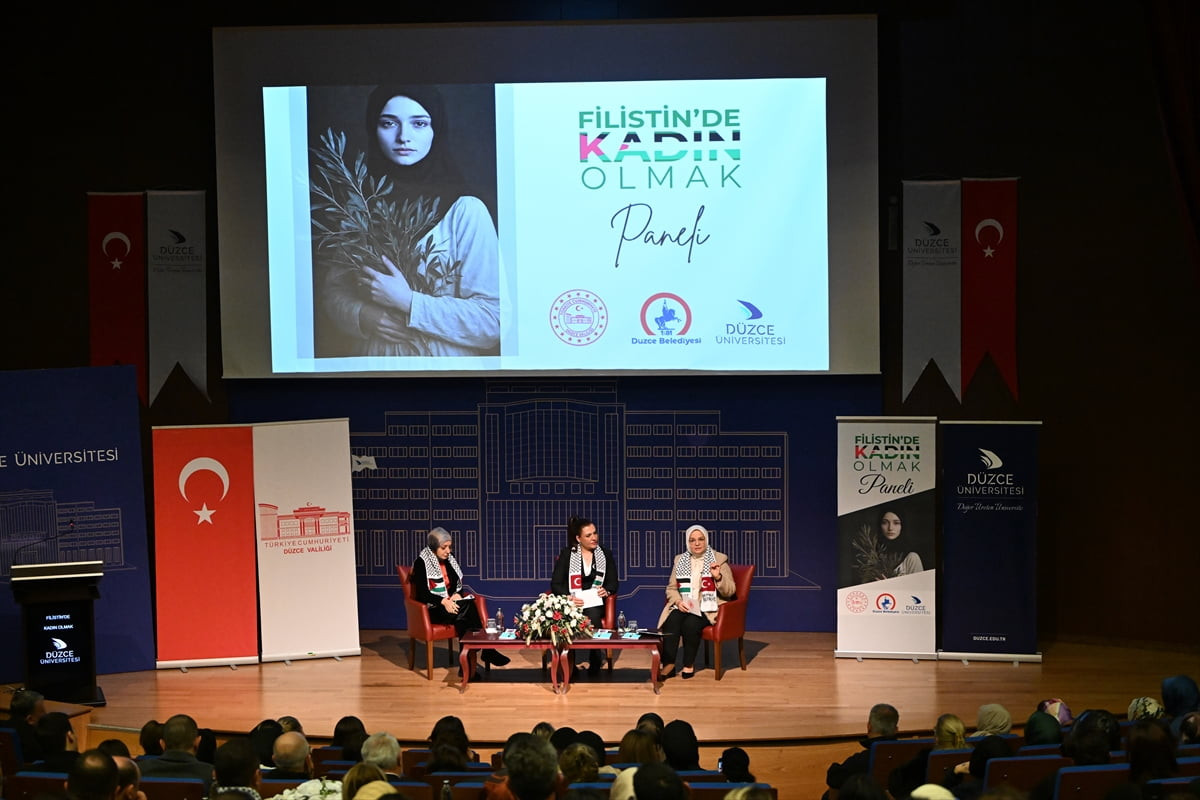 Düzce'de Cumhurbaşkanı Başdanışmanı Saadet Oruç'un (solda) katılımıyla "Filistin'de Kadın Olmak"...
