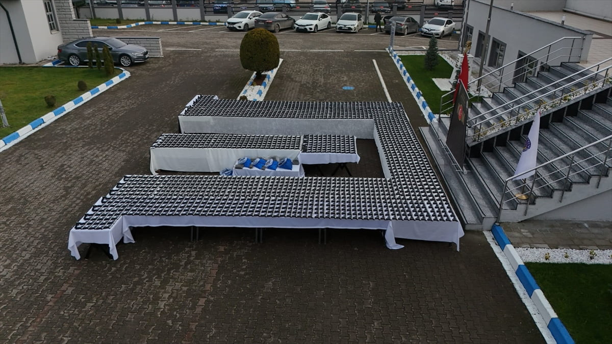 Düzce'de düzenlenen silah kaçakçılığı operasyonunda 6 şüpheli gözaltına alındı. Aramalarda, 46 bin...