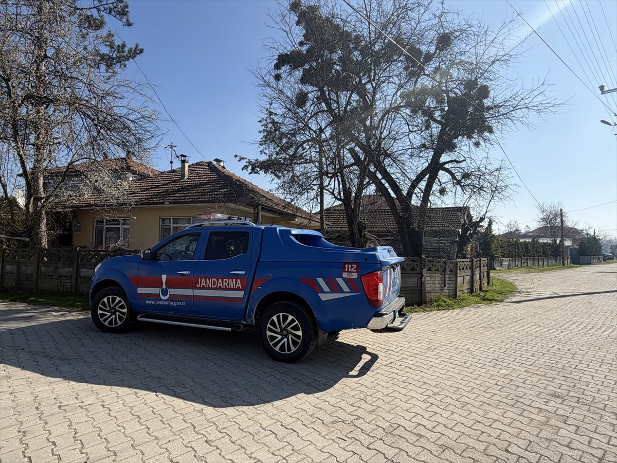 Düzce'de sobadan sızan karbonmonoksit gazından etkilenen kadın hayatını kaybetti, babası ve 2 kızı...