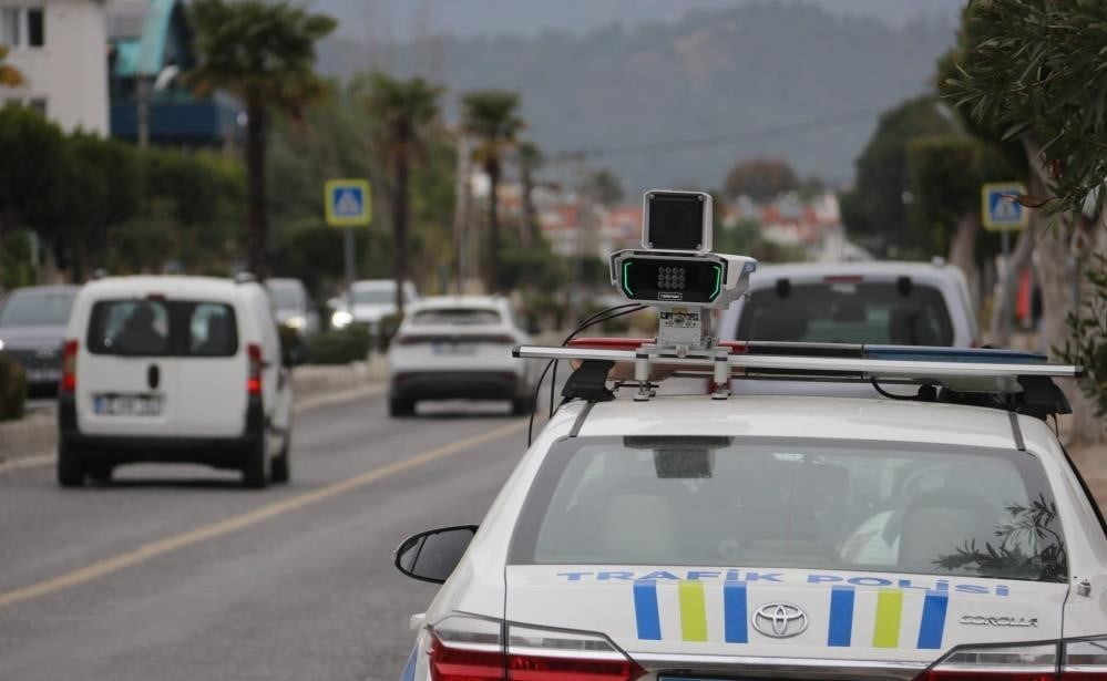 DÜZCE'DE TRAFİK POLİSLERİ TARAFINDAN YAPILAN DENETİMLERDE 9 BİN 647 ARAÇ DENETLENİRKEN BİN 485...