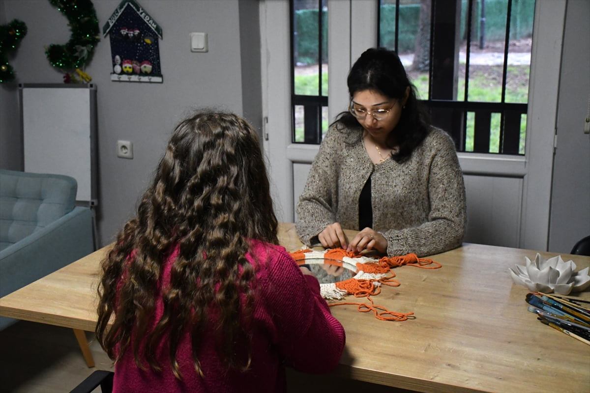 Düzce'de yaşayan 2 çocuk annesi 43 yaşındaki S.K, Yeşilay Danışmanlık Merkezi'nde (YEDAM) sunulan...