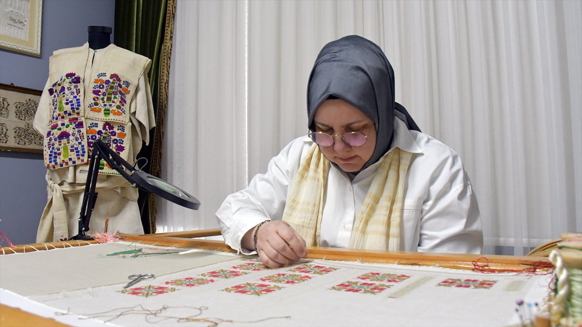 Düzce'de yaşayan Kültür ve Turizm Bakanlığı Somut Olmayan Kültürel Miras Taşıyıcısı Fatma Dilber...