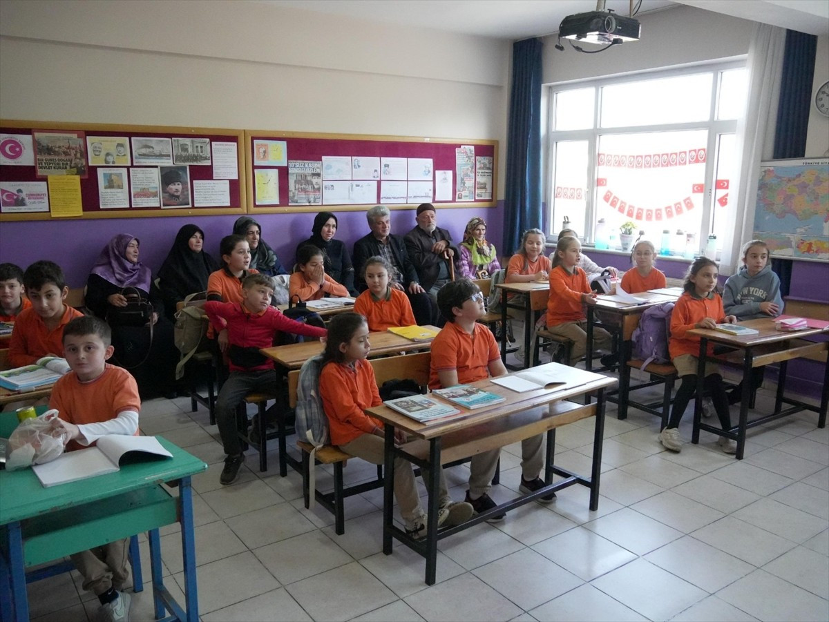 Düzce'nin Kaynaşlı ilçesinde görev yapan görme engelli öğretmen için sürpriz etkinlik düzenlendi....