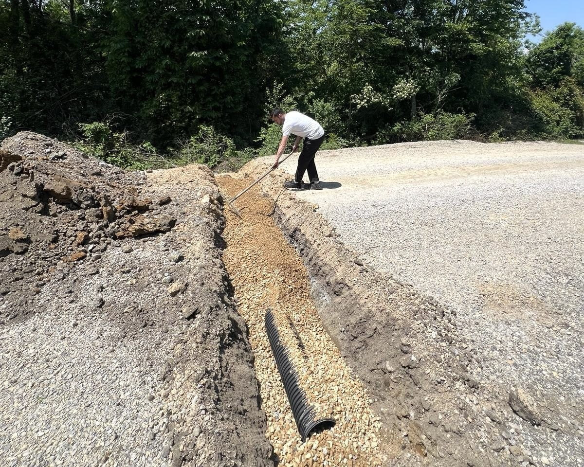 DÜZCE'NİN KAYNAŞLI İLÇESİNE BAĞLI SAZKÖY'DE, YAĞMUR SUYU TAHLİYESİ VE DRENAJ HATTINI GÜÇLENDİRMEK...