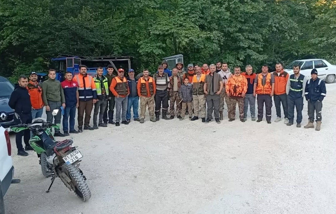 DÜZCE'NİN YIĞILCA İLÇESİNDE, FINDIK BAHÇELERİNİ YABAN DOMUZU ZARARINDAN KORUMAK AMACIYLA 8 KÖYÜ...