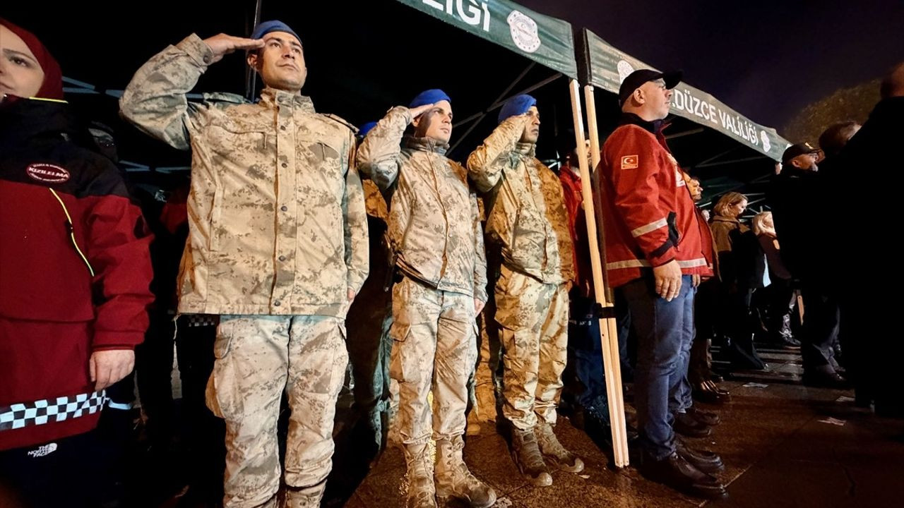 Düzce'de 1999 Depreminin Yıldönümünde Anma Töreni Düzenlendi