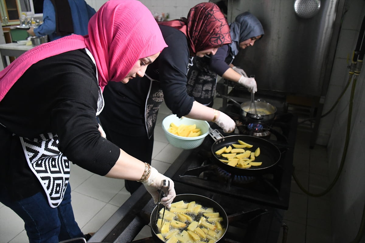 Düzce’de “Aile Yılı” etkinlikleri kapsamında hayata geçirilen proje, ebeveynleri çocuklarıyla...