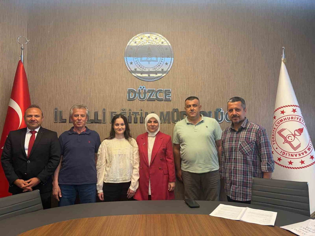 DÜZCE’DE GERÇEKLEŞTİRİLEN YAŞAYAN DİLLER VE LEHÇELER KOMİSYON TOPLANTISI’NDA, DİL VE KÜLTÜREL...