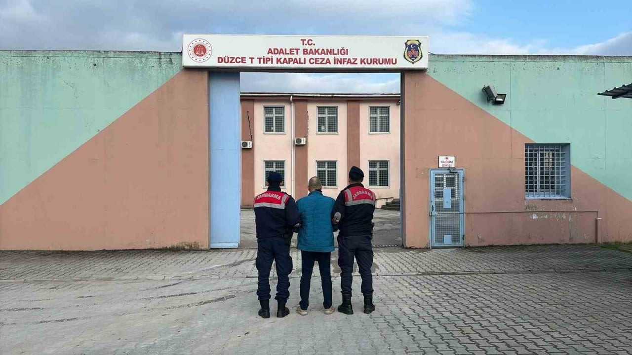 DÜZCE’DE GÜVENLİK GÜÇLERİ TARAFINDAN YAPILAN DENETİMLERDE 22 BİN 790 ŞAHIS SORGULANDI ARAMASI...