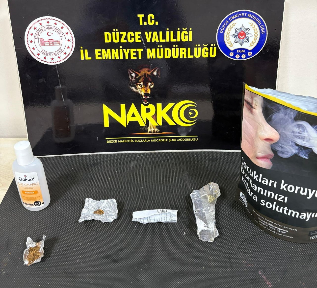 DÜZCE’DE UYUŞTURUCU SATICISI 2 KİŞİ İLE İRTİBATLI OLDUKLARI 7 KİŞİ OLMAK ÜZERE 9 KİŞİ YAKALANDI....
