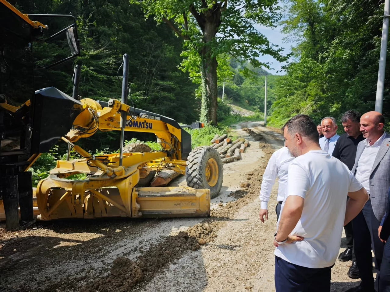 DÜZCE’NİN AKÇAKOCA İLÇESİ KURUKAVAK KÖYÜNDE UZUN SÜREDİR BEKLENEN YOL ÇALIŞMALARI TÜM HIZIYLA...