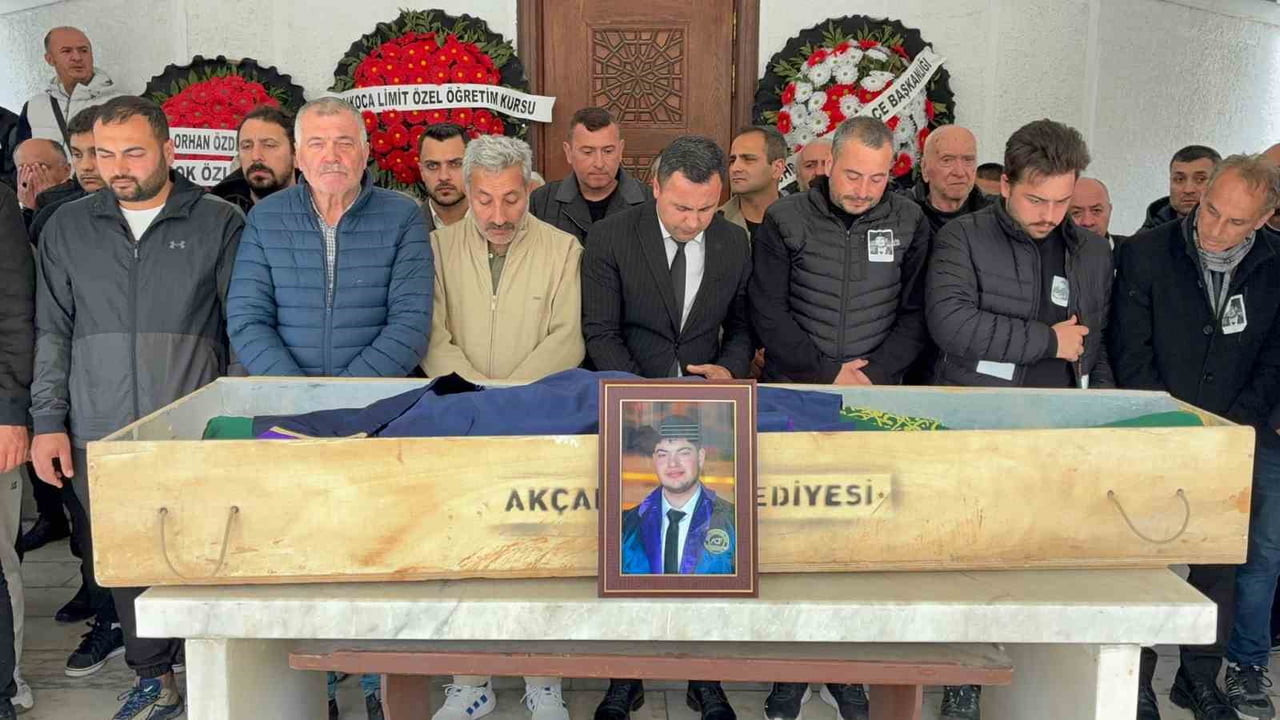 DÜZCE’NİN AKÇAKOCA İLÇESİ’NDE MEYDANA GELEN KAZADA HAYATINI KAYBEDEN LİSE ÖĞRENCİSİ EGE ÇUBUKÇU...