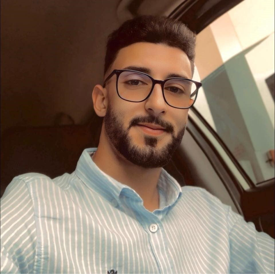 DÜZCE’NİN GÖLYAKA İLÇESİNDE KAZA YAPAN MOTOSİKLETLİ GÖKDENİZ DEMİRCAN, SAĞLIK EKİPLERİNİN YAKLAŞIK...