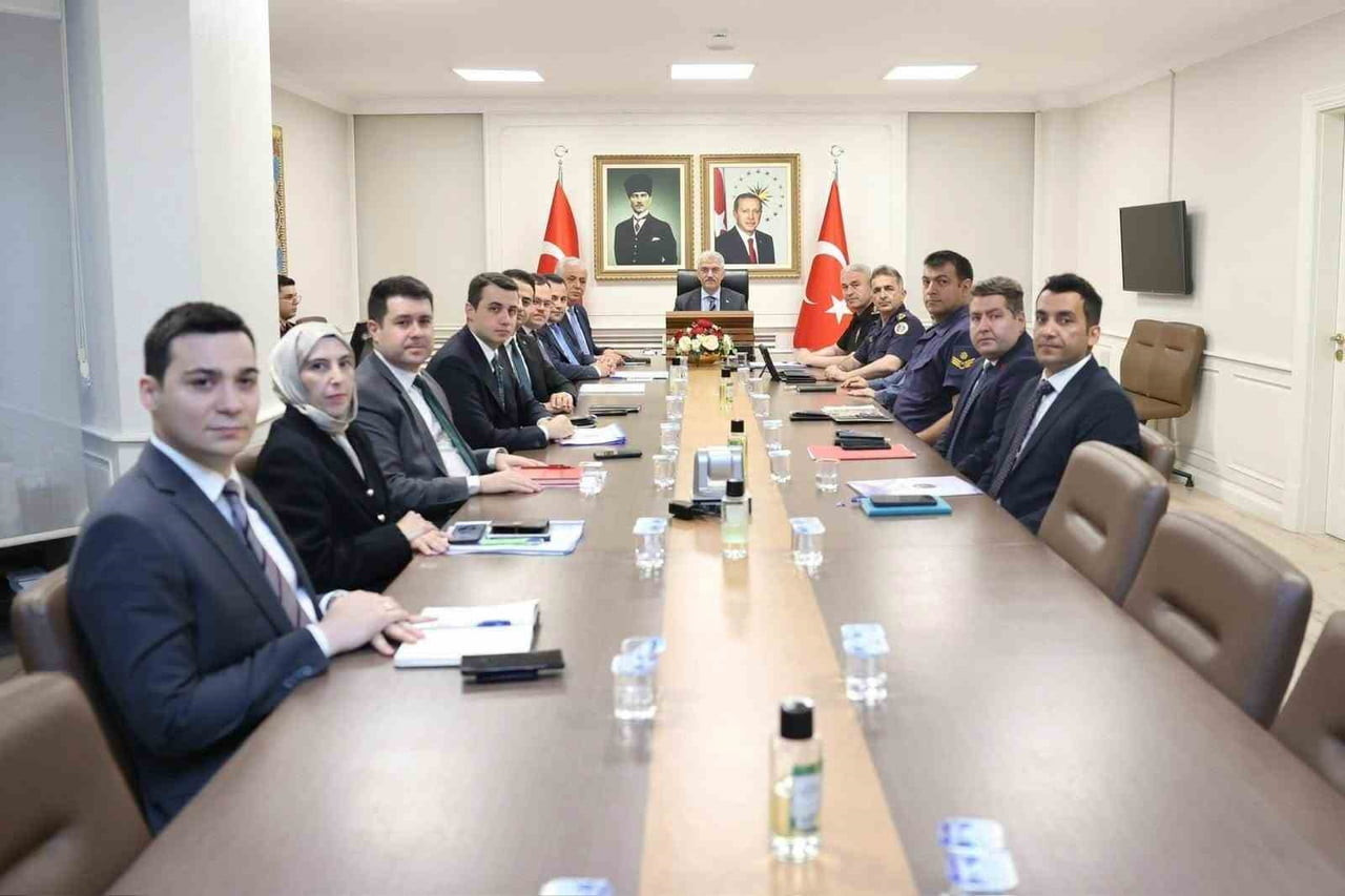 DÜZCE’NİN HUZUR VE GÜVENLİĞİ İÇİN İL GENELİNDE ALINAN GÜVENLİK TEDBİRLERİNİN DEĞERLENDİRİLDİĞİ...
