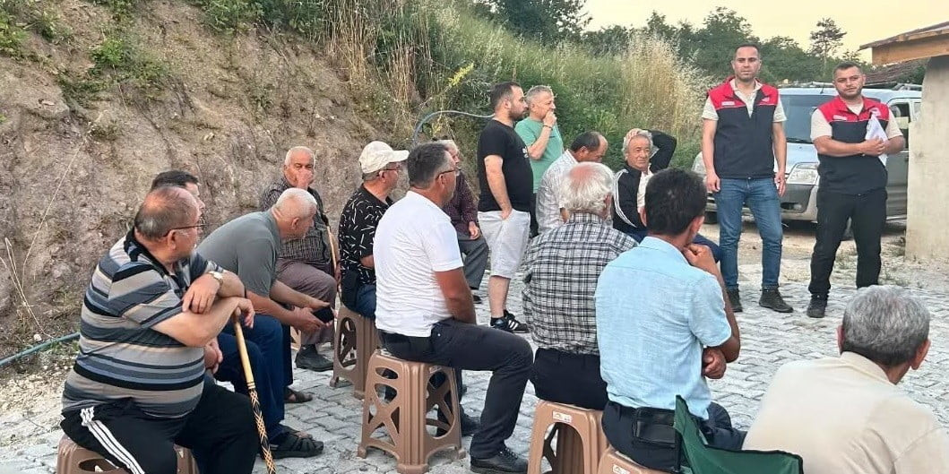 DÜZCE’NİN YIĞILCA İLÇESİNDE TARIM VE ORMAN MÜDÜRLÜĞÜ EKİPLERİ ÜRETİCİLERLE BİR ARAYA GELEREK...