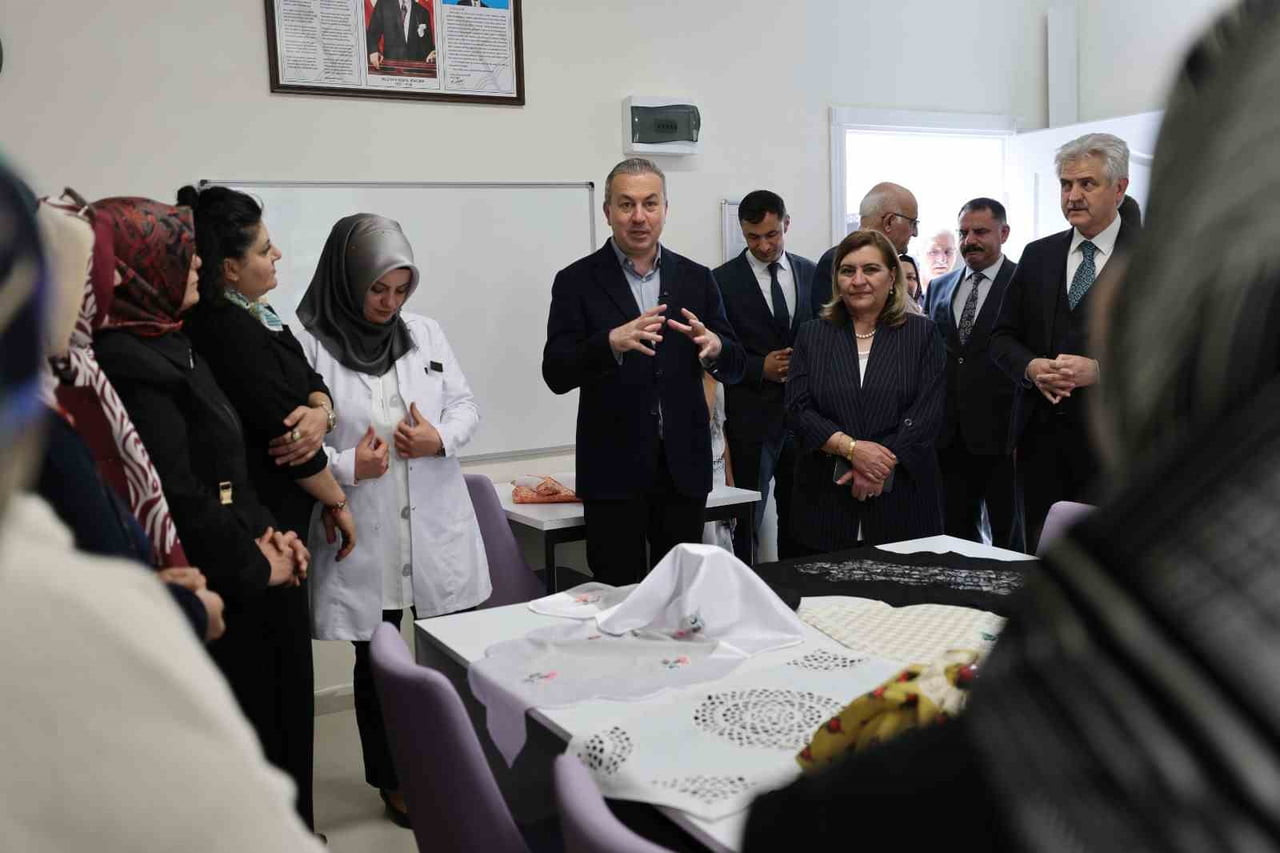 DÜZENLENEN AÇILIŞ TÖRENİNE SİVAS BELEDİYE BAŞKANI DR. ADEM UZUN’UN YANI SIRA SİVİL TOPLUM KURULUŞU...