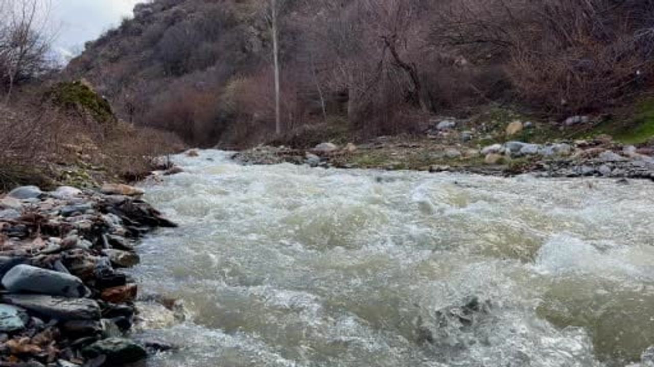 Eber Deresi, Eber Gölü'ne Su Taşıyor