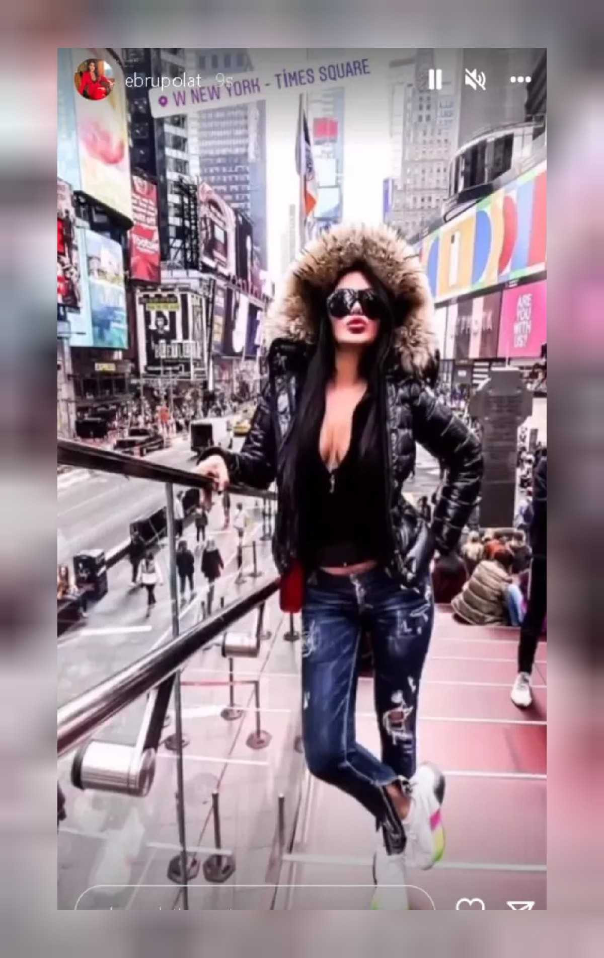 Ebru Polat derin göğüs dekoltesi