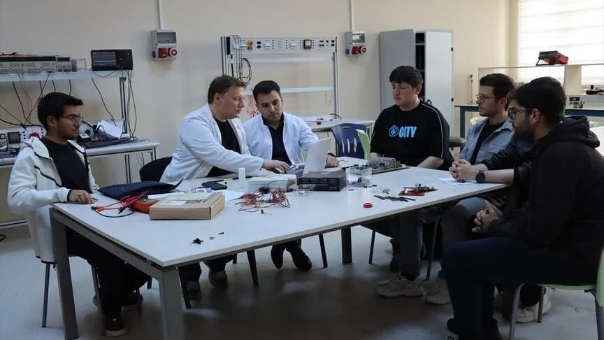 EBYÜ AKADEMİSYENLERİNDEN HAYVANCILIKTA YERLİ SENSÖR PROJESİ
