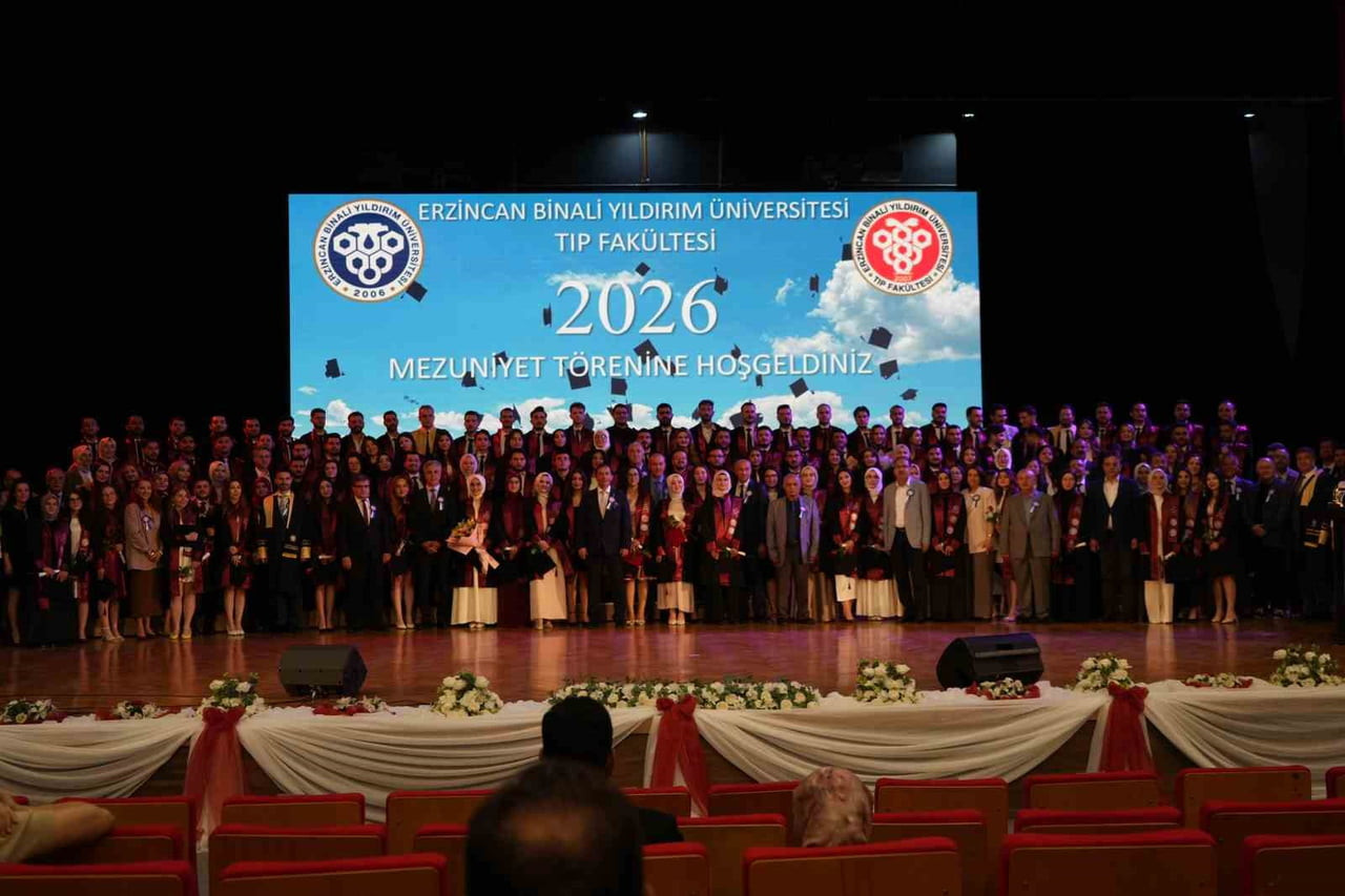 EBYÜ'DE MEZUNİYET COŞKUSU: 115 DOKTOR SAĞLIK ORDUSUNA KATILDI