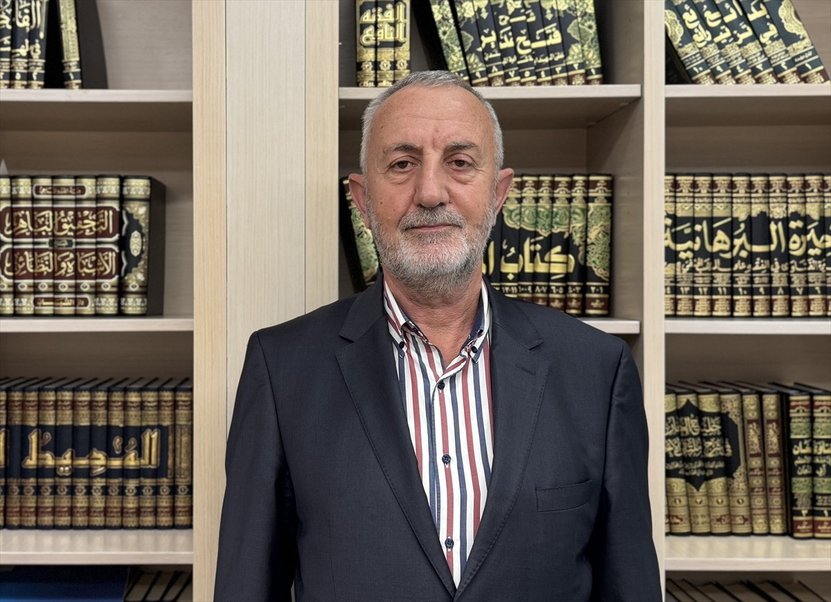 Edebiyat ve düşünce hayatının önemli isimlerinden şair, yazar ve fikir insanı Sezai Karakoç...