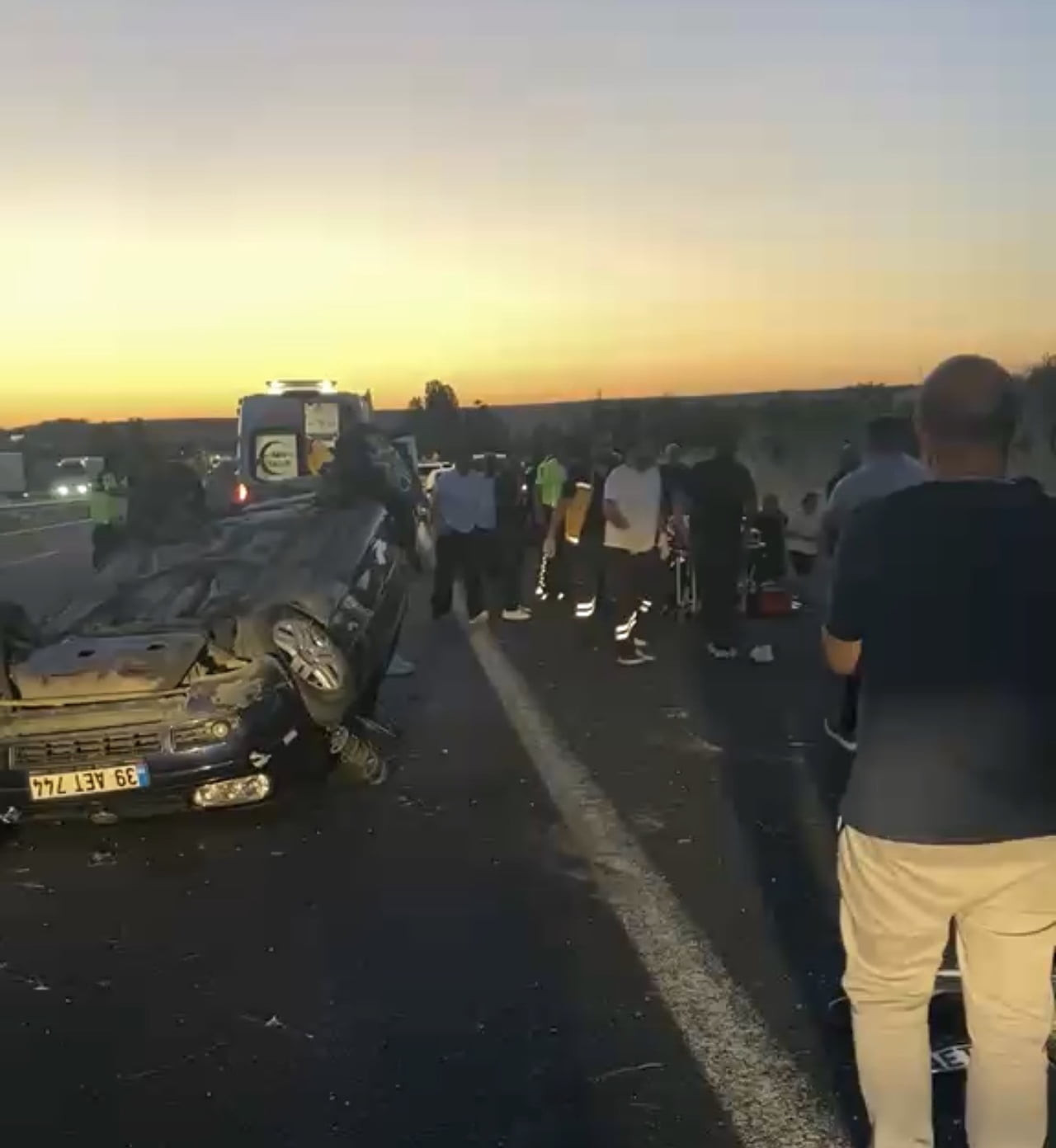 EDİNİLEN BİLGİYE GÖRE, 39 AET 744 PLAKALI OTOMOBİL SEYİR HALİNDEYKEN LASTİĞİNİN PATLAMASI SONUCU...