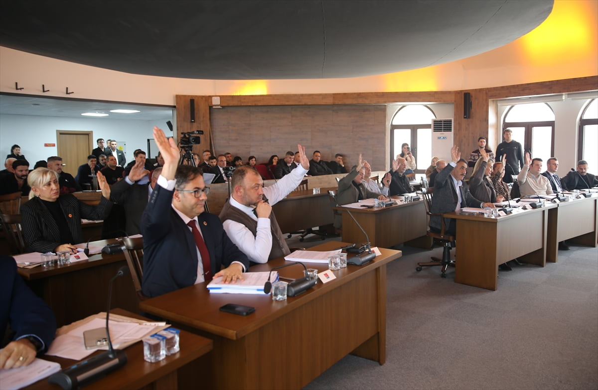 Edirne Belediye Meclisi'nin ocak ayı toplantısı, Belediye Başkanı Filiz Gencan yönetiminde Atatürk...