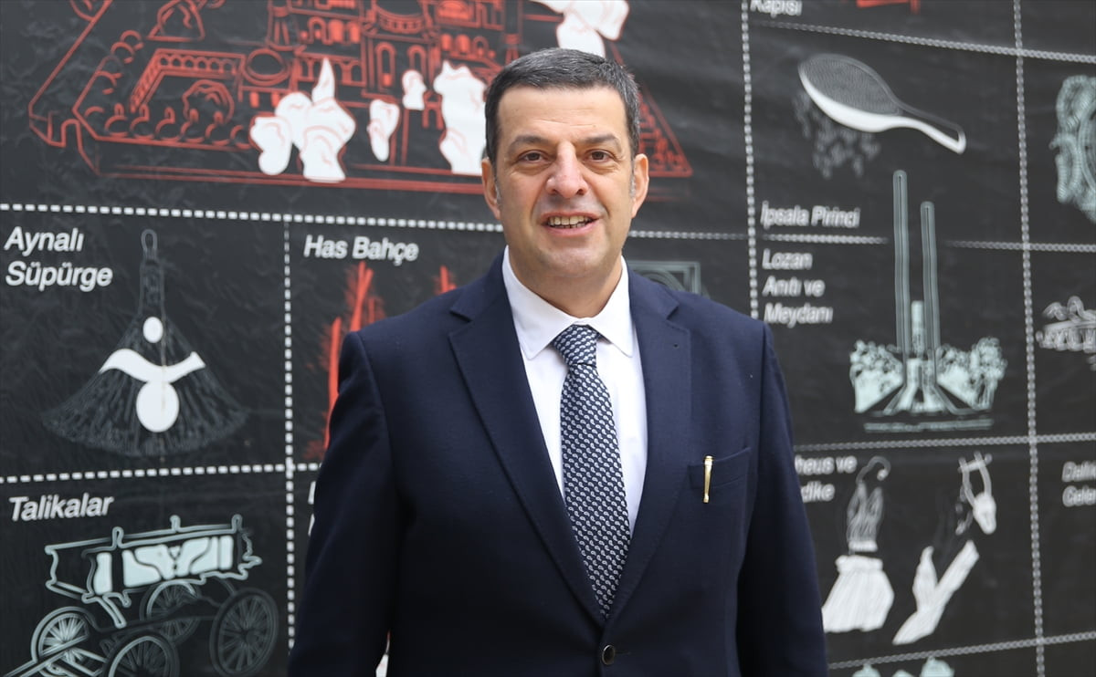 Edirne İl Kültür ve Turizm Müdürü Kemal Soytürk, Selimiye Camisi'nde yürütülen restorasyon...