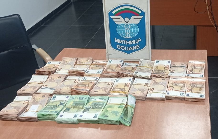 EDİRNE KAPIKULE KARŞISINDAKİ BULGARİSTAN GÜMRÜĞÜNDE, TÜRKİYE'YE GELEN 2 AYRI OTOMOBİLDE BEYAN...