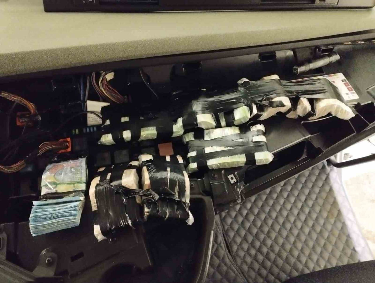 EDİRNE KAPIKULE SINIR KAPISINDAN TÜRKİYE'YE GEÇMEYE ÇALIŞAN BİR TIRDA, BULGARİSTAN'IN KAPİTAN...