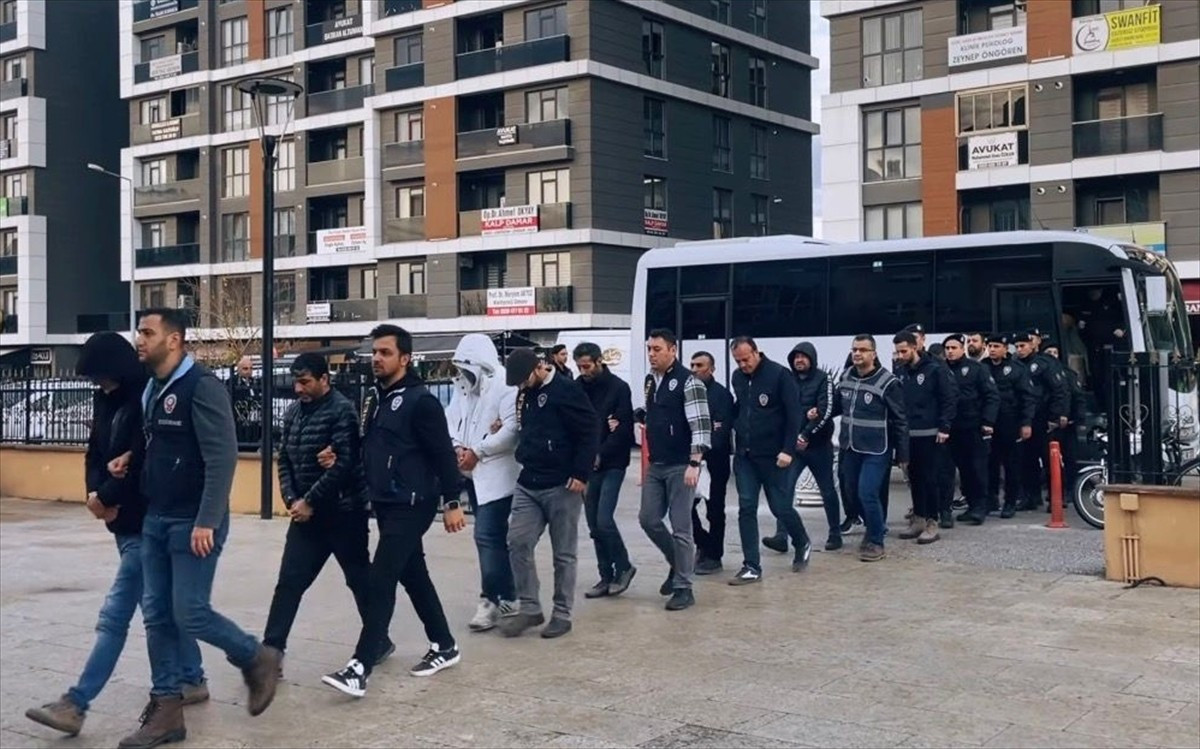 Edirne merkezli 3 ilde düzenlenen operasyonda, kapalı devre bir sistem üzerinden yasa dışı bahis...