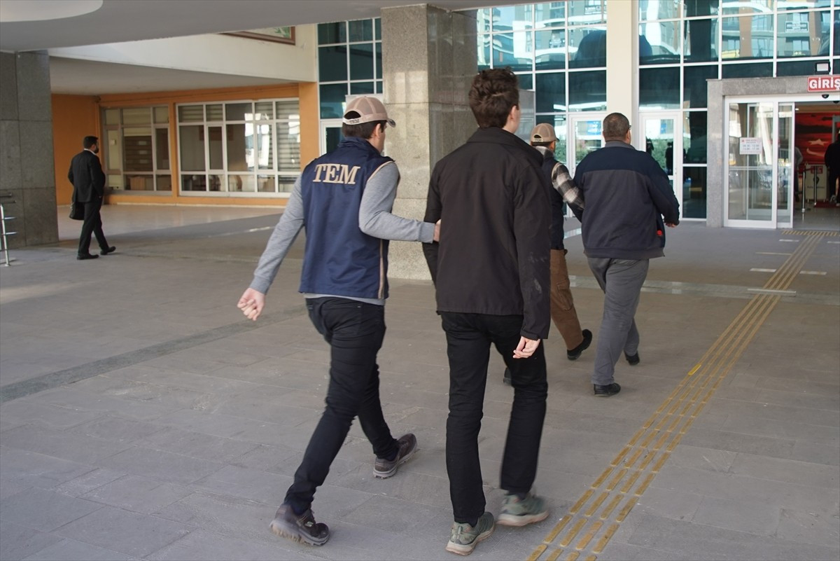 Edirne merkezli 5 ilde, Fetullahçı Terör Örgütü'nün (FETÖ) güncel öğrenci yapılanmasına yönelik...