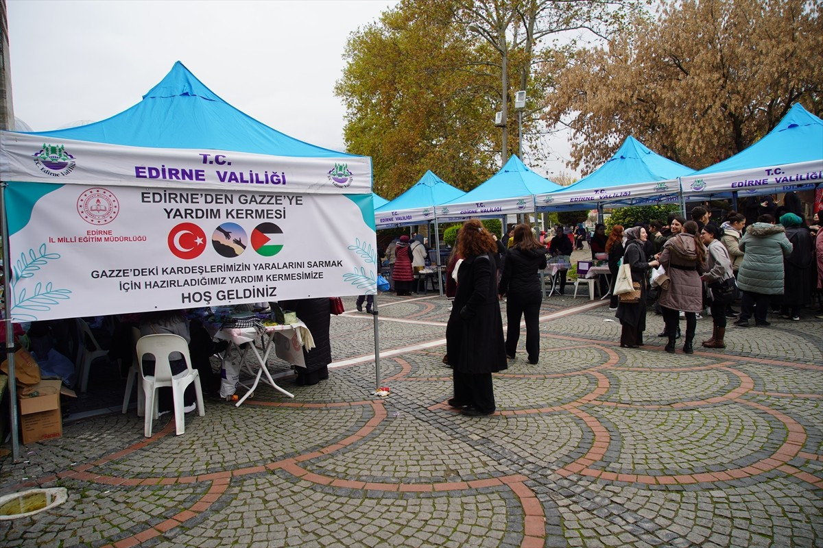 Edirne Milli Eğitim Müdürlüğü tarafından 18 okulun katılımıyla Edirne'den Gazze'ye Yardım Kermesi...