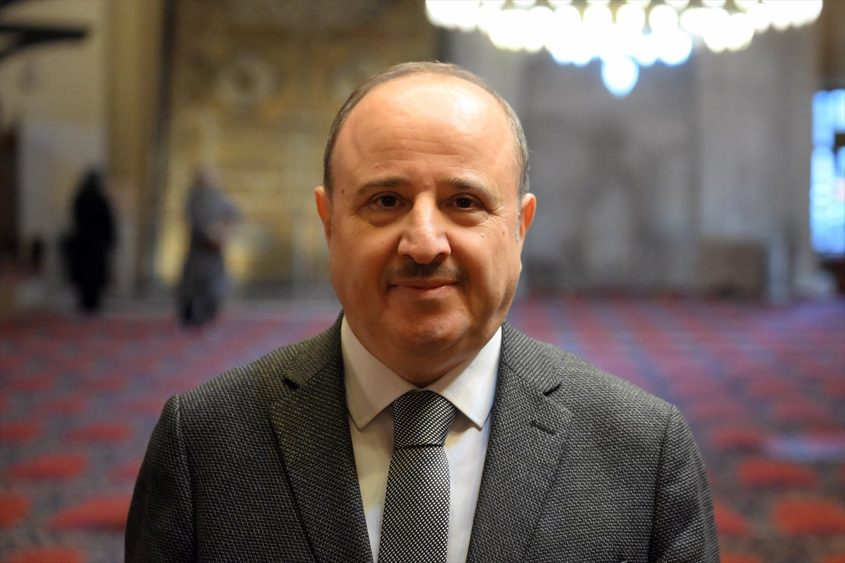 Edirne Müftüsü Ercan Aksu, kentteki camilerin temizlenip gül suyu ile yıkanarak ramazan ayına...