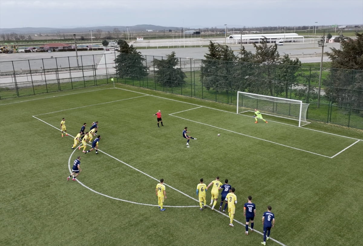 Edirne Süper Amatör Lig'de mücadele eden İpsalaspor ile Yeniimaretspor arasında 1 Mart'ta oynanan...