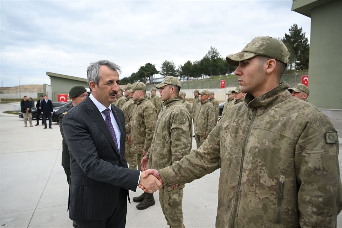 Edirne Valisi Yunus Sezer, 9’uncu Hudut Tugay Komutanlığına bağlı Yenikadın Şehit Onbaşı Özer...