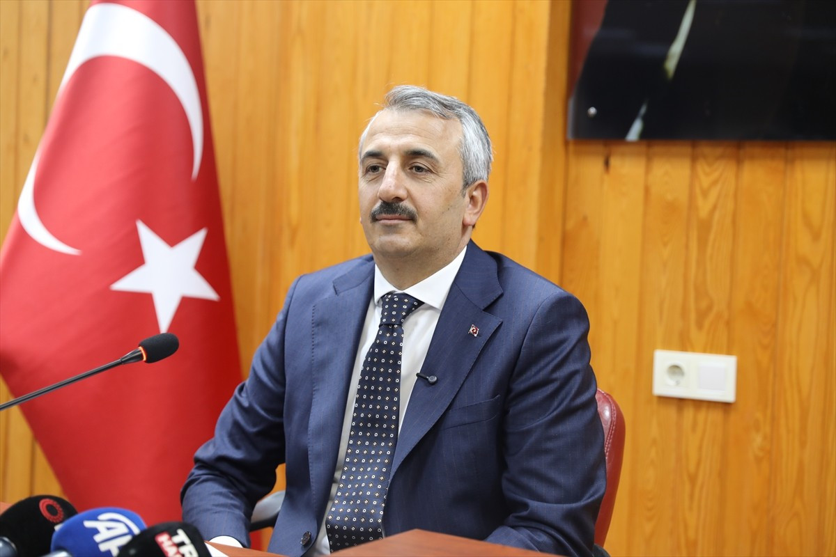 Edirne Valisi Yunus Sezer, İl Genel Meclisini ziyaretinde yaptığı konuşmada köylere yapılan...