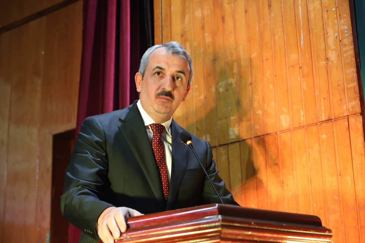 Edirne'de 24 Kasım Öğretmenler Günü dolayısıyla törenler düzenlendi. Edirne Valisi Yunus Sezer...