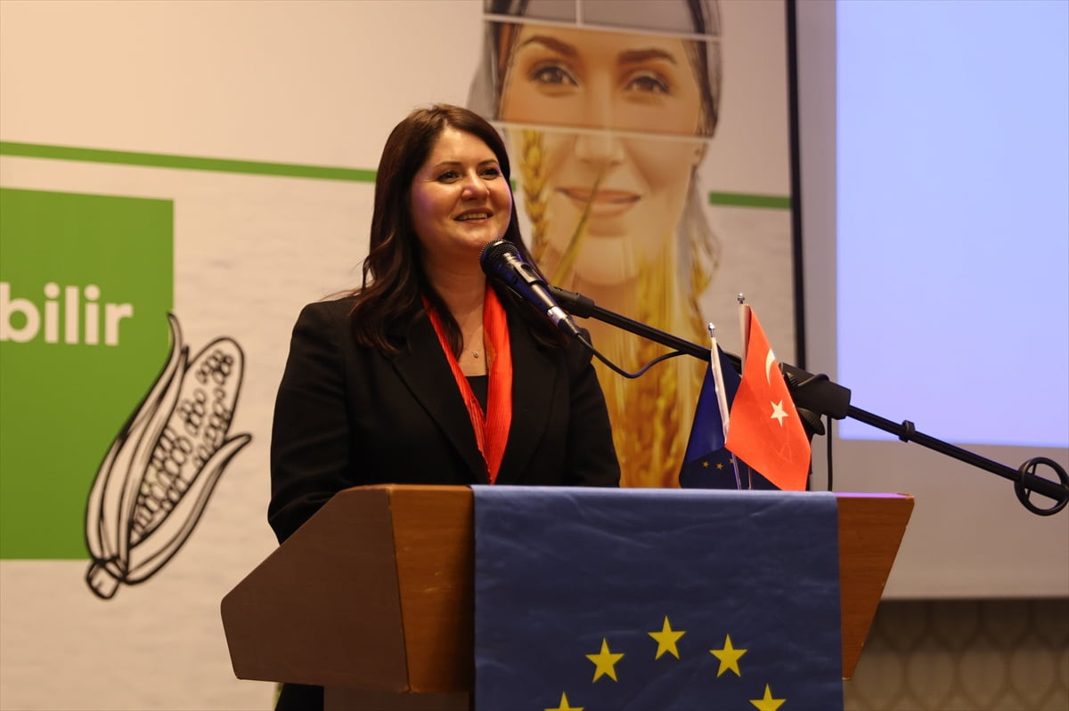 Edirne'de 8 Mart Dünya Kadınlar Günü dolayısıyla üretici kadınlara yönelik iftar programı...