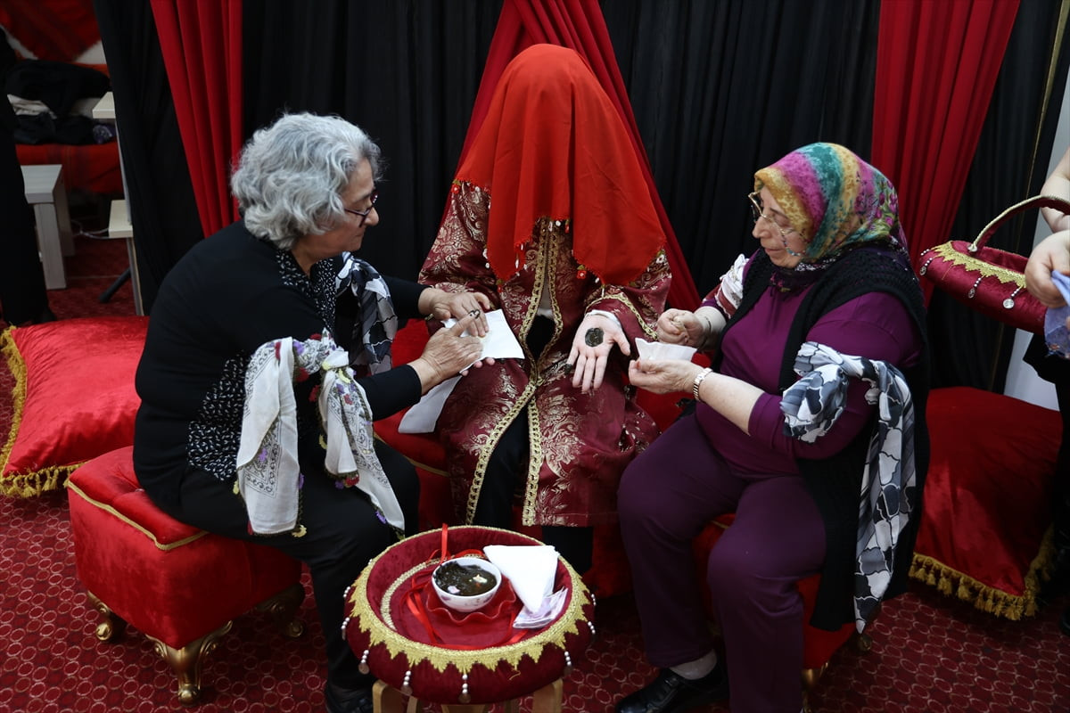 Edirne'de, Aile ve Sosyal Hizmetler Bakanlığının Aile ve Gençlik Fonu kapsamında sağlanan "evlilik...