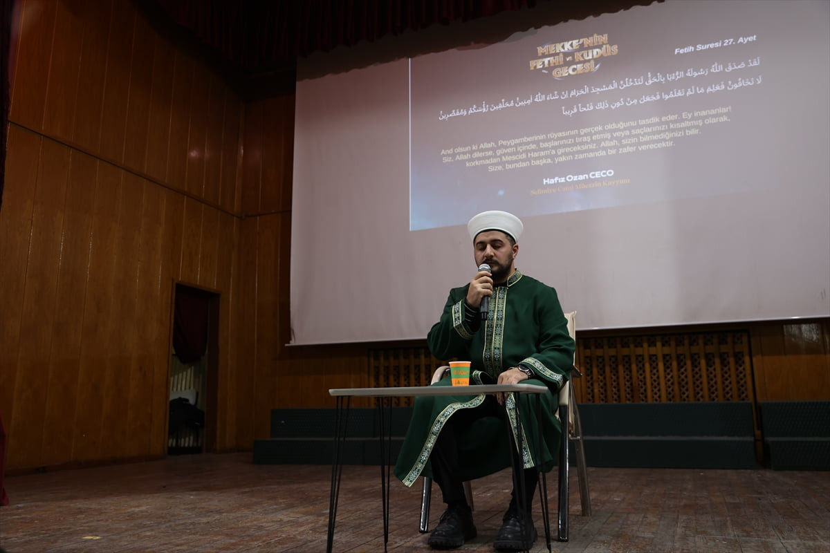 Edirne'de Anadolu Gençlik Derneği (AGD) Şubesi tarafından Halk Eğitimi Merkezi'nde "Mekke'nin...