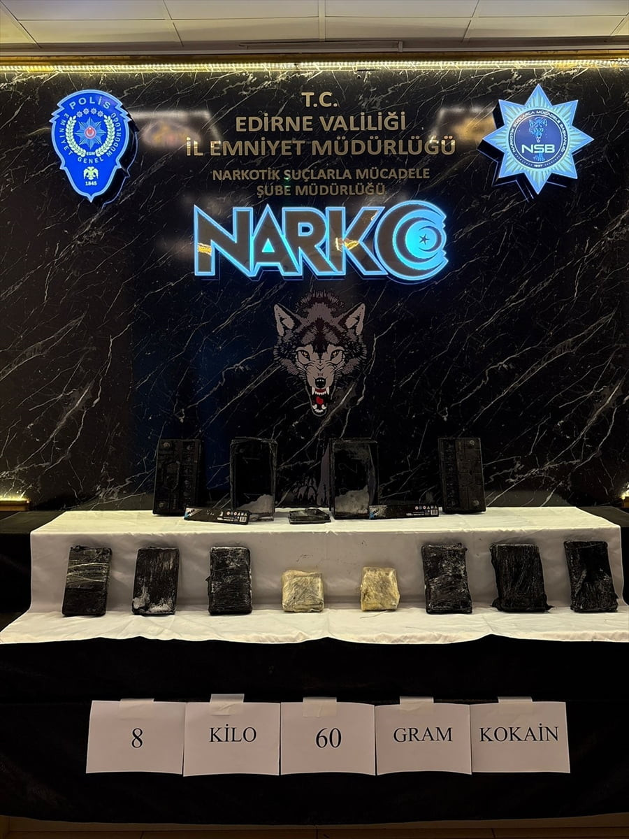 Edirne'de bir araçta 8 kilo 60 gram kokain ele geçirildi, sürücü tutuklandı. 