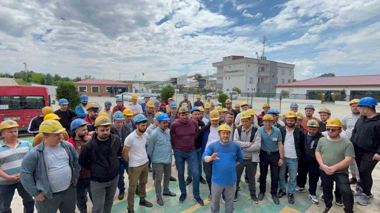 EDİRNE'DE BİR MADEN OCAĞINDA MAAŞLARINI VE TAZMİNATLARINI ALAMADIKLARINI İDDİA EDEN İŞÇİLER GREVE...