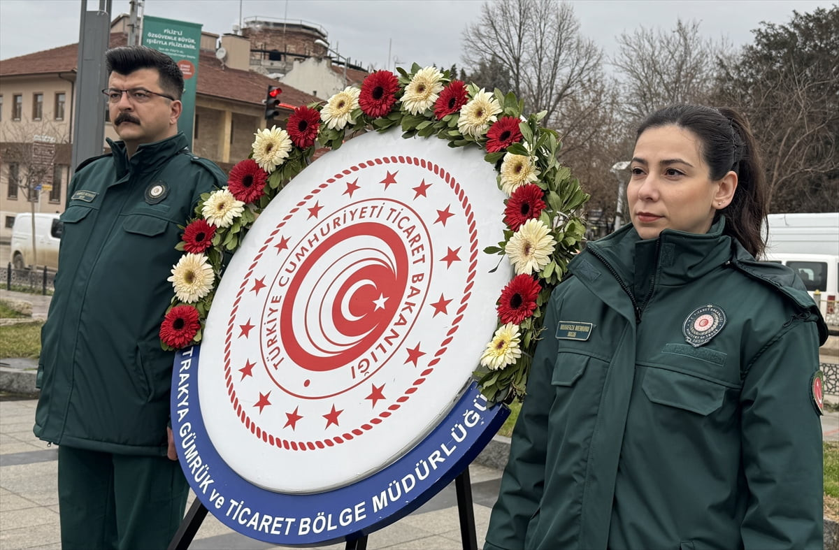 Edirne'de Dünya Gümrük Günü dolayısıyla Atatürk Anıtı'nda tören düzenlendi.
