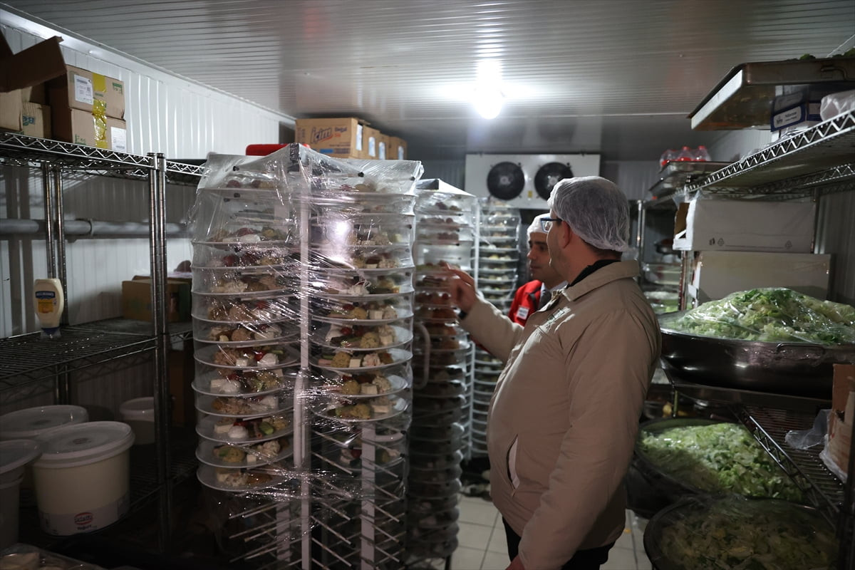 Edirne'de, İl Tarım ve Orman Müdürlüğüne bağlı ekipler gıda satışı yapan işletmeleri...